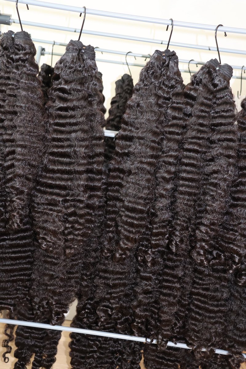 _ashleyakemi's tweet photo. Our most popular texture is restocking next Wednesday 😍😍 BurmeseRAW Curly from Akemi Hair ✨ https://t.co/soEsTupbHO https://t.co/jdVvSLQ4Fv