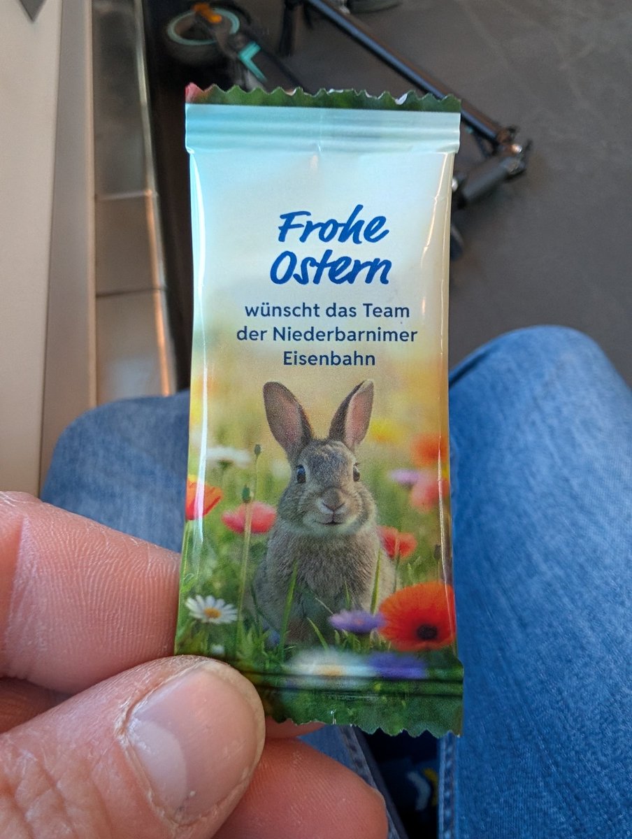 Christian_Cmbln's tweet photo. Süße Idee von der #NEB #RB12 🐰🐇🥚 https://t.co/D5152QqaEK