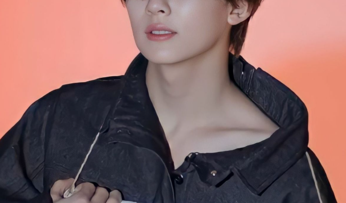 cheolhanglazer's tweet photo. jeonghan's collarbone appreciation post https://t.co/eqW2Bj6NWp