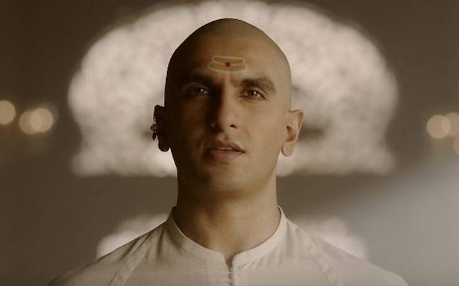 Bittookikasam's tweet photo. The glow on his face and the aura around Ranveer Singh when he does historicals ✨ https://t.co/iQbNl1kNWE