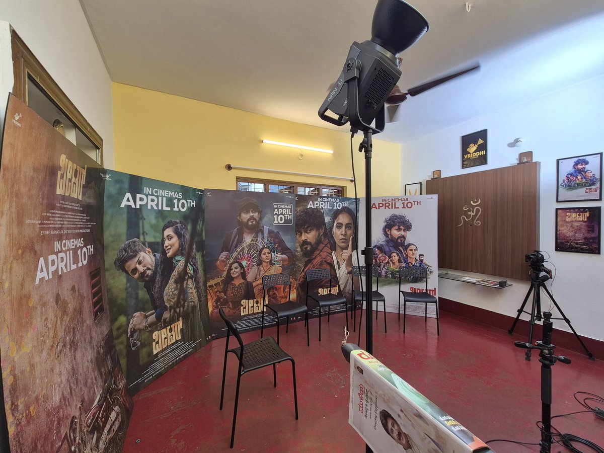 RaajeshDhrvaa's tweet photo. All set for the publicity  interview lineups..😊

#worldofpeter #raajeshdhruva #sukeshshetty #vriddhistudios #peterthefilm #sandalwood #kannadafilmindustry #southcinema https://t.co/hGtDlFafaQ