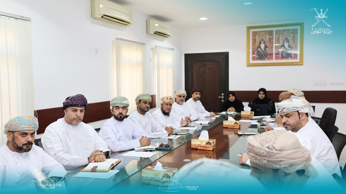 EduGovNBT's tweet photo. عُقد بـ #تعليمية_شمال_الباطنة لقاءٌ موسّع جمع المختصين من المديرية العامة للتعليم المهني والتقني بوزارة التعليم مع المعنيين من دوائر تعليمية شمال الباطنة، وحضور إدارات المدارس المطبِّقة لمسار التعليم المهني والتقني؛ وذلك لمناقشة نتائج المواد الأساسية والمواد الأخرى لطلبة المحافظة، واستعراض أبرز المؤشرات والتحديات الحاليّة، وتبادل الآراء والمقترحات حولها للخروج بحلولٍ عملية ووضع آلياتٍ مناسبة تسهم في دعم الطلبة، وتعزز من أدائهم الأكاديمي، وتحقق تحسناً ملحوظاً في مخرجات عملية التعليم.
#فعاليات_تعليمية_شمال_الباطنة 
#تعلم_مستدام