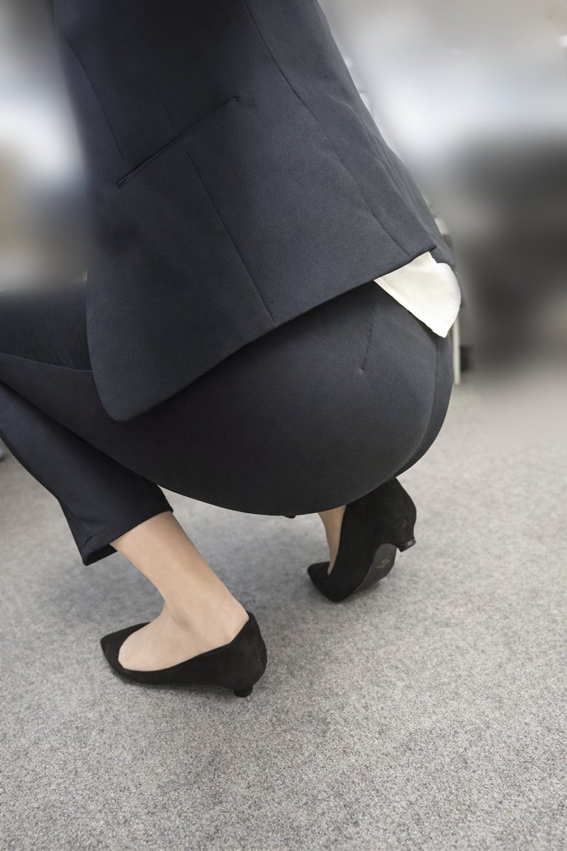 りか生保レディ5年目👸パンツスーツネキですスカートはオフ日 tweet media