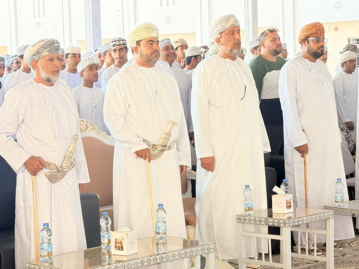 EDUGOVDhr7418's tweet photo. تحت رعاية الشيخ : درع بن محمد بن حمدان العلوي، وبحضور الدكتور صالح بن راشد الغافري، مساعد مدير دائرة تطوير الأداء المدرسي لإشراف الإدارة المدرسية والتعلم المستمر، احتفلت المدرسة اليوم : الخميس 2-4-2026م بتكريم الطلبة المجيدين…
#تعليم_مستدام 
@EduGovDhr https://t.co/82TxQ2aeHD