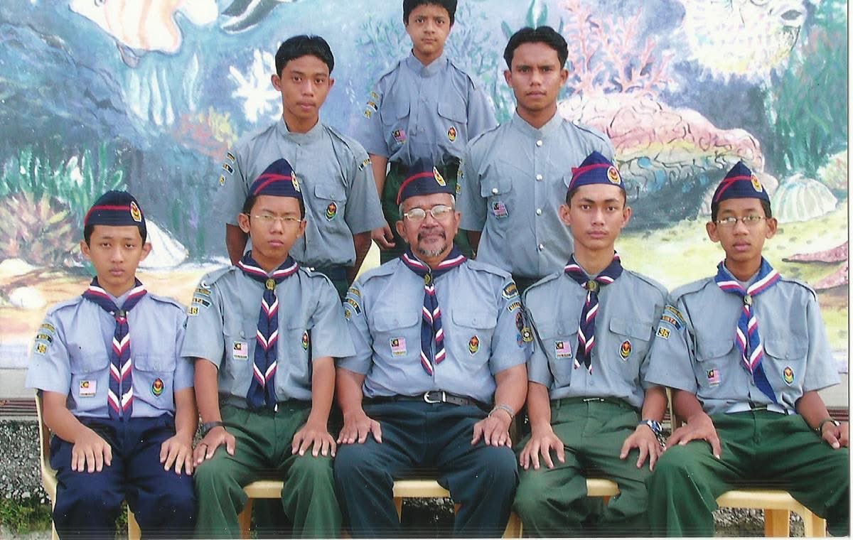 EndangHyder's tweet photo. Salam &amp; hello,

Endang harap sudilah post &amp; share untuk Endang menuai doa buat ayah &amp; juga nak permudahkan urusan ayah.

Ayah Endang merupakan seorang guru &amp; beliau pernah bertugas di Sarawak, Kuala Kubu, Kampar &amp; sebelum bersara di SMK Malim Nawar, Perak. https://t.co/xUP5zbkoyi