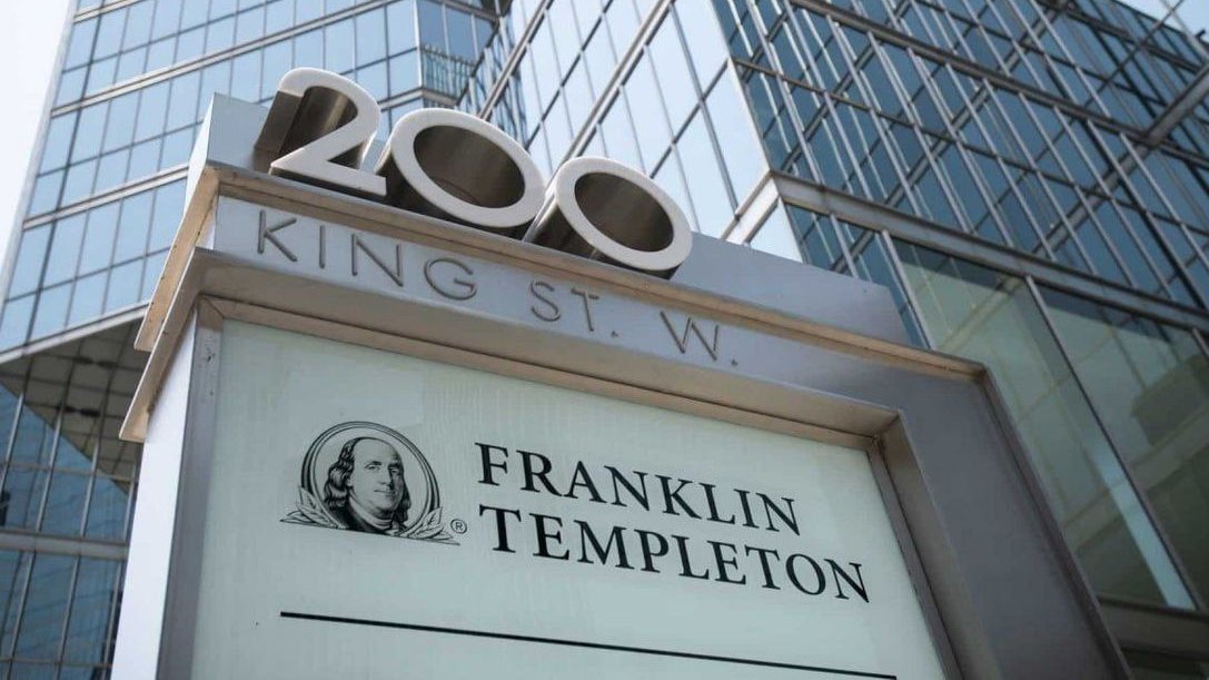 Steph_iscrypto's tweet photo. 💥BREAKING:

TODAY PRO $XRP CHRIS PERKINS JOINED $1.5T+ ASSET MANAGER FRANKLIN TEMPLETON AS HEAD OF CRYPTO.

THIS IS BIG! https://t.co/pqtzdZGcv1