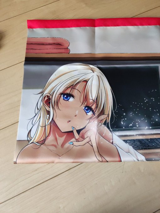 前の時も思ったけど布になると紙以上に自分の絵じゃない感あるわあ… 