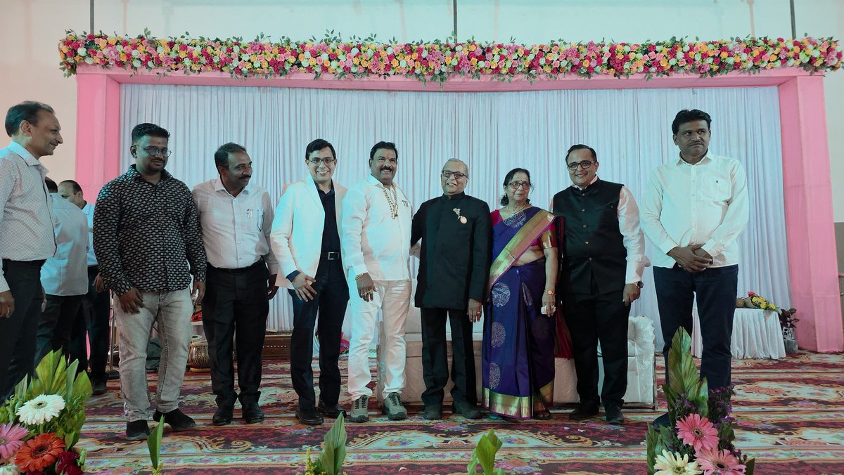 sanjaygaikwad34's tweet image. अपंग कल्याण पुनर्वसन संस्थेचे अध्यक्ष डॉ. श्री. सुरेश छाजेड यांच्या वाढदिवसानिमित्त आयोजित कार्यक्रमास उपस्थित राहत त्यांना मनःपूर्वक शुभेच्छा देण्यात आल्या.

#BirthdayCelebration #SocialWork #buldhana #shivsena #sanjaygaikwad