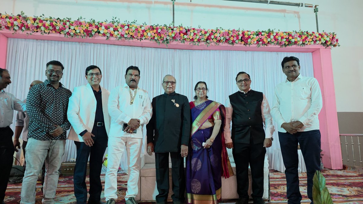 sanjaygaikwad34's tweet image. अपंग कल्याण पुनर्वसन संस्थेचे अध्यक्ष डॉ. श्री. सुरेश छाजेड यांच्या वाढदिवसानिमित्त आयोजित कार्यक्रमास उपस्थित राहत त्यांना मनःपूर्वक शुभेच्छा देण्यात आल्या.

#BirthdayCelebration #SocialWork #buldhana #shivsena #sanjaygaikwad
