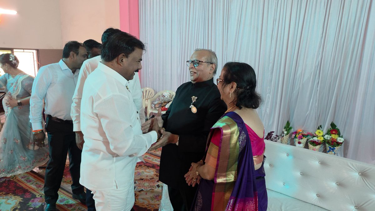 sanjaygaikwad34's tweet image. अपंग कल्याण पुनर्वसन संस्थेचे अध्यक्ष डॉ. श्री. सुरेश छाजेड यांच्या वाढदिवसानिमित्त आयोजित कार्यक्रमास उपस्थित राहत त्यांना मनःपूर्वक शुभेच्छा देण्यात आल्या.

#BirthdayCelebration #SocialWork #buldhana #shivsena #sanjaygaikwad