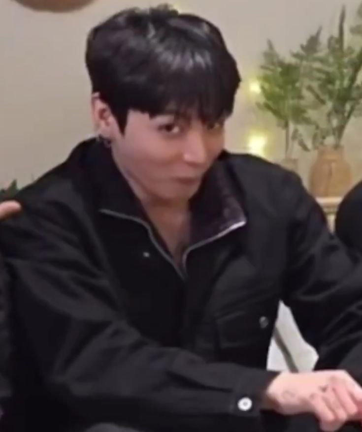 Ri ⁷ ⊙⊝⊜ 🪭 is seeing BTS 😭 tweet media