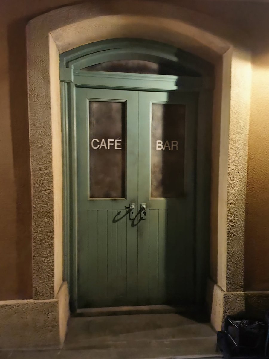 LadyGrace27's tweet image. Every door holds a story, some waiting, some closing, some leading to the unexpected...🚪✨

#adoorablethursday #Doors #DailyDoor 
#nocontextdoors