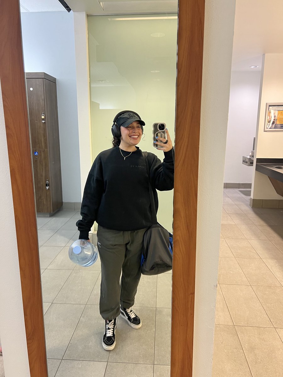 sweetarigonz's tweet photo. push day..one of my fav 🤠 https://t.co/SlMW3BoVtW