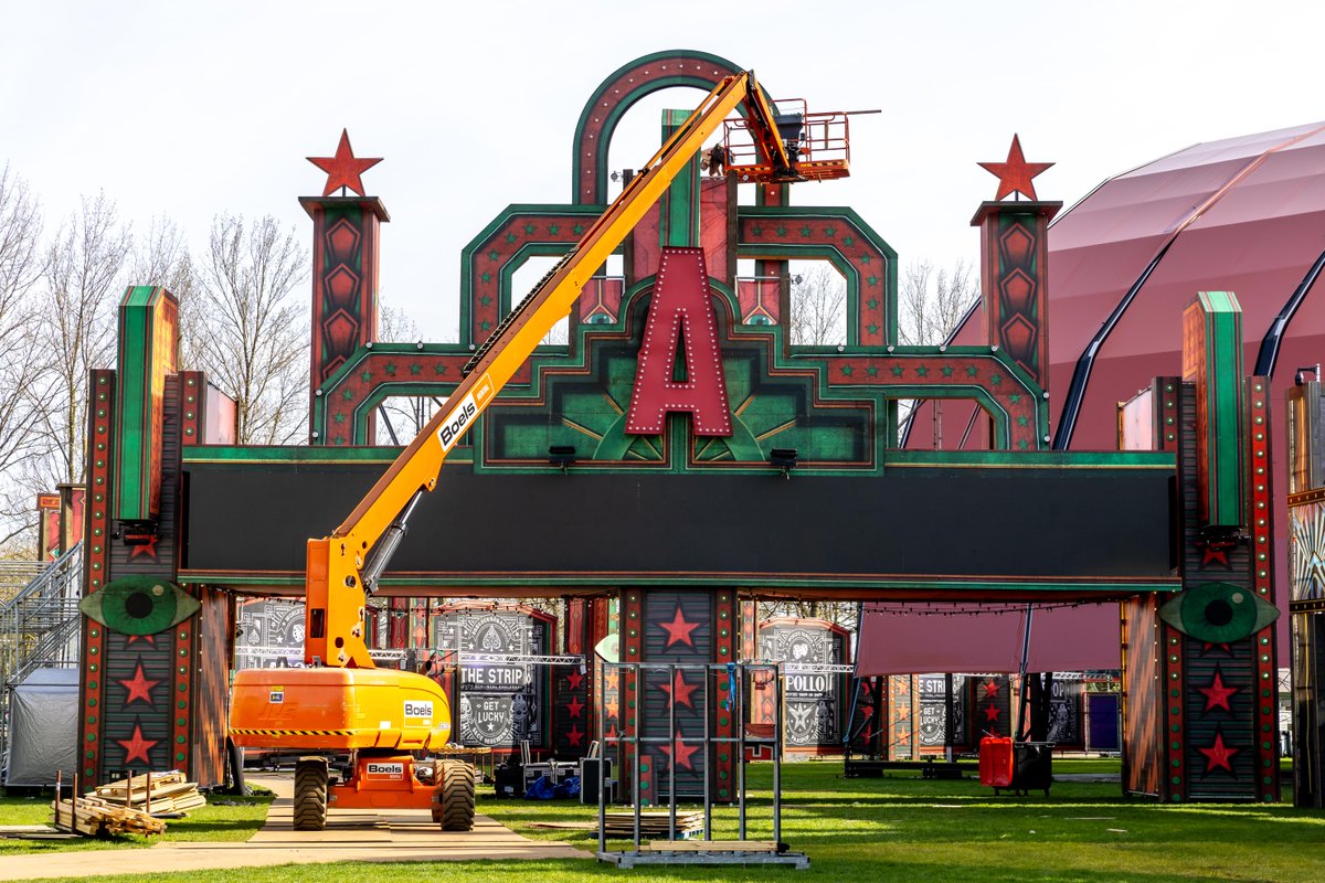 boelsrental's tweet image. The calm before the chaos 🎪⚡
Paaspop is taking shape… and behind the scenes, the real magic is happening.

#boelsrental #boels #constructionlife #rentalgear