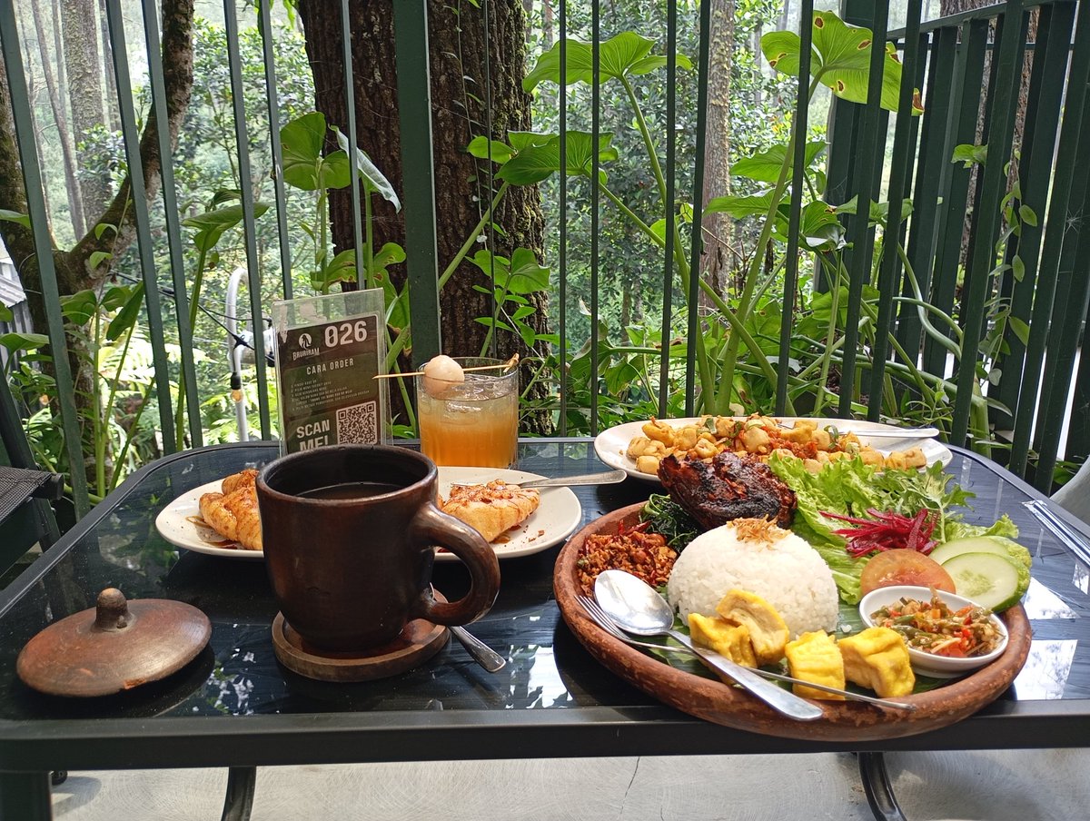adh_jat's tweet photo. Sendiri di sini tak ada yang menemani ...

@Bruriram cafe and resto https://t.co/qHPC7uUDr9