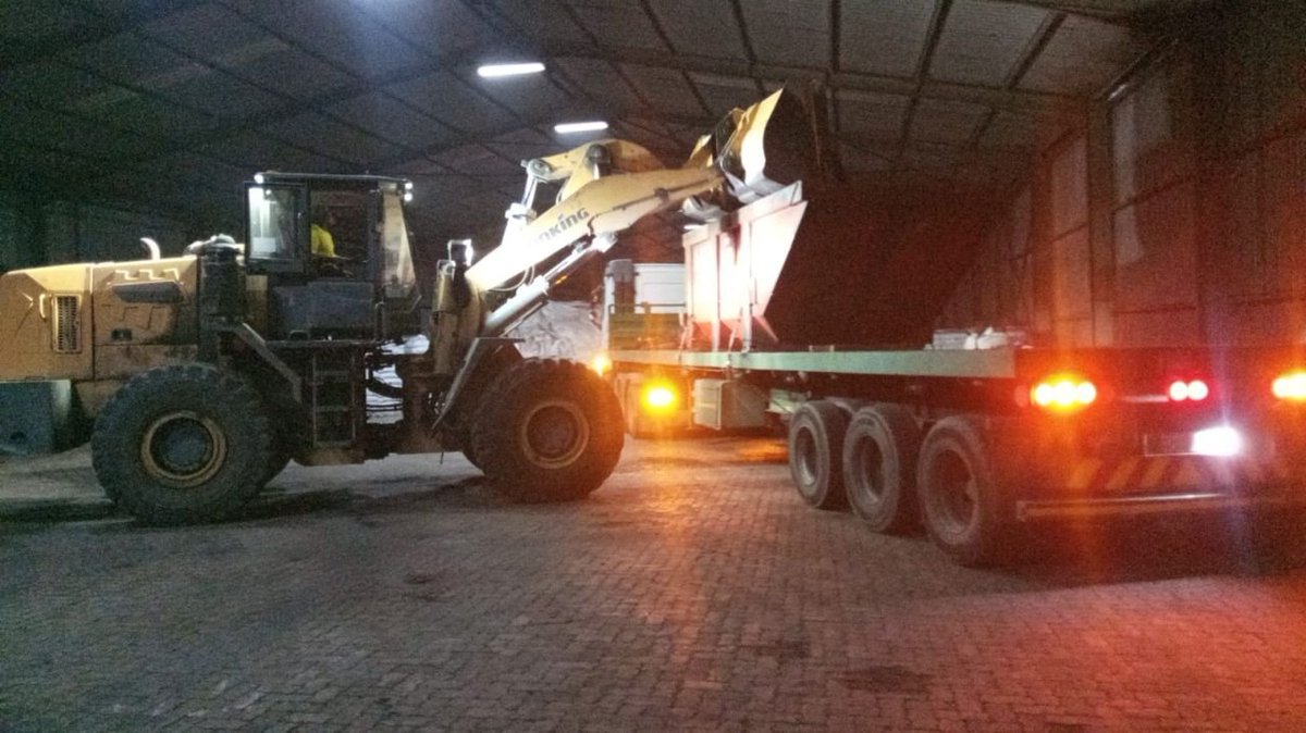 TvslEspana's tweet image. Mike Cohen. Managing Director 
#vessel #loaded with our superior quality, underground LG6, #foundry #grade ##chrome sands! 
Thanks to our excellent service providers- it was all hands on deck for this one!