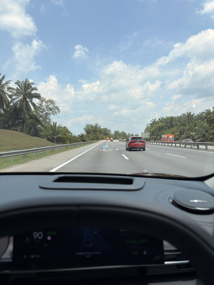 (speaks indistinctly in Italian) tweet media