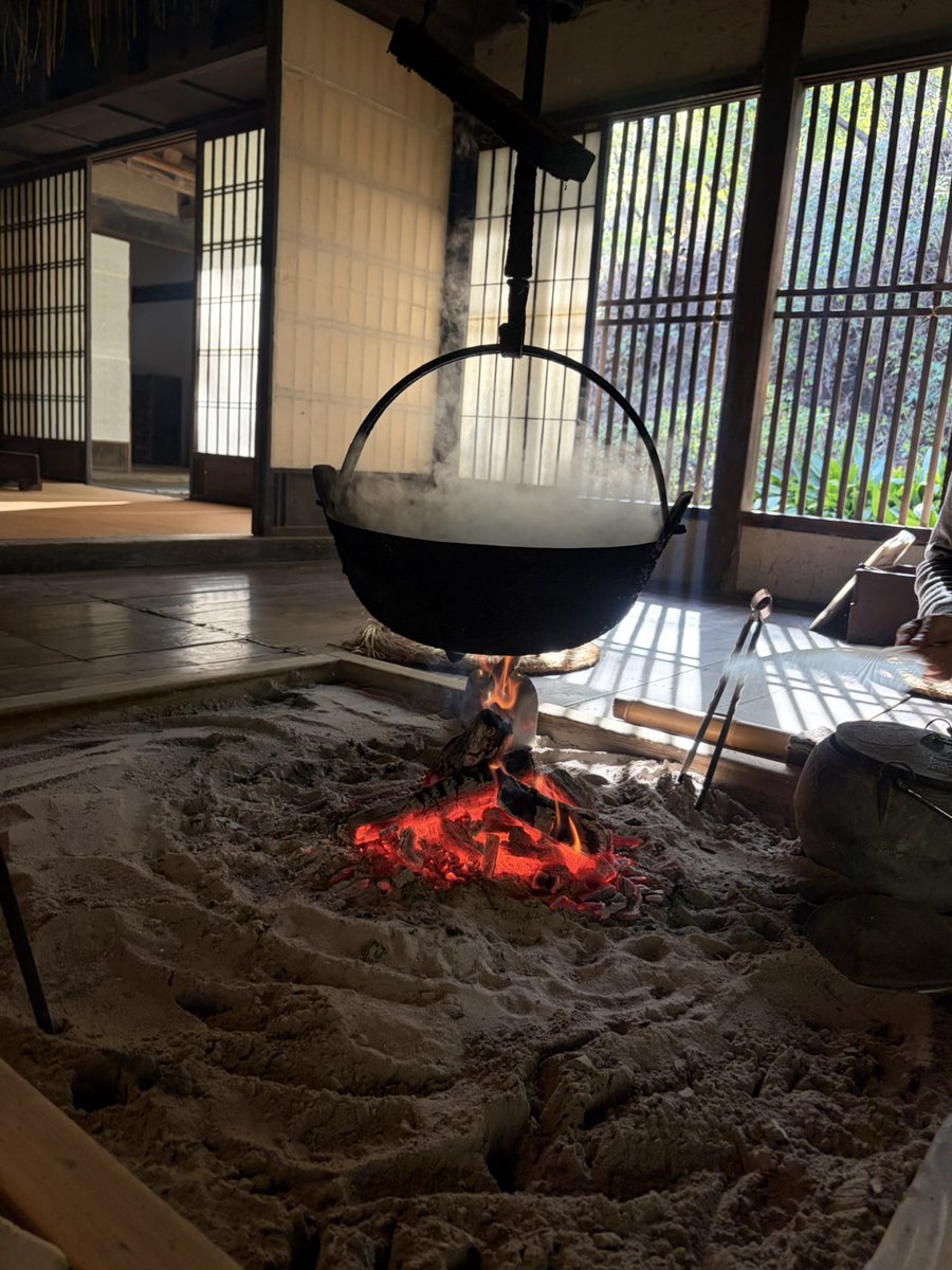 囲炉裏 囲炉裏とは？その歴史、文化、そして現代における魅力 | フロンティア技研