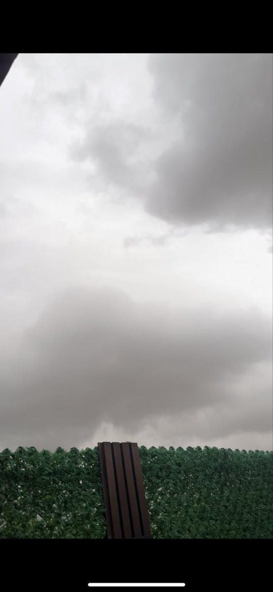 moon98q0's tweet photo. "اللهم أمطر على قلبي فرحاً، واجعلني أزهر من جديد..
🌧️🌱🌸☕️" https://t.co/N1AZ8go8IO