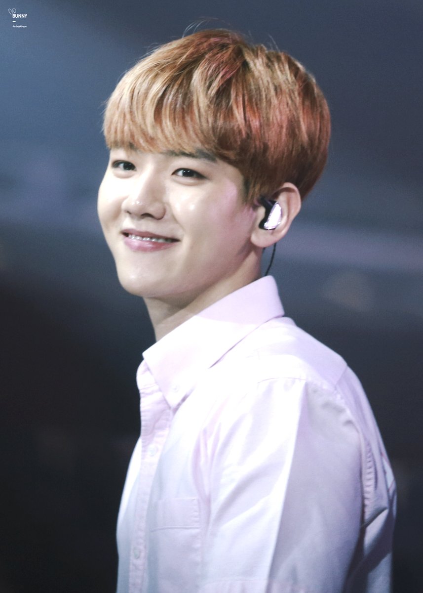 hourly baekhyun 🤍 tweet media