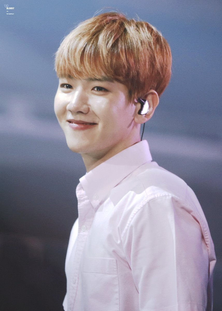 hourly baekhyun 🤍 tweet media