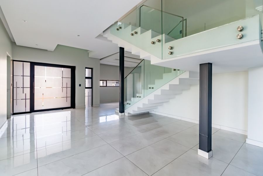 propcentralsa's tweet image. Welcome to your dream oasis in Midstream Ridge! View this home at buff.ly/YLsRswG listed for R9,199,000
7 Bedrooms| 9 Bathrooms| 3 Garages| Pool
Follow #PropertyCentral for #EXTREME property
#DreamHome #LuxuryLiving #MidstreamRidge