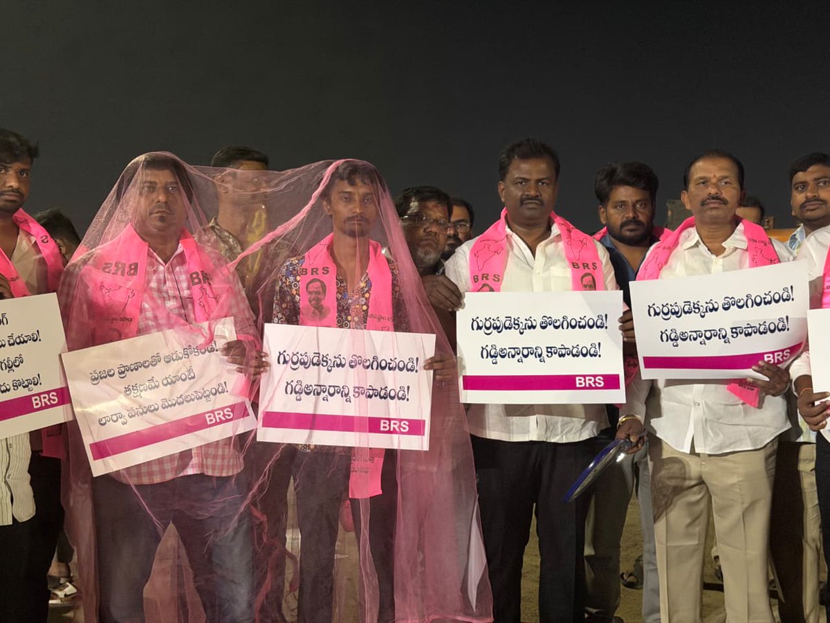 Pravenbhavani's tweet image. సరూర్‌నగర్ చెరువు నిర్లక్ష్యంపై గడ్డిఅన్నారం లో నిరసన 

మాజీ కార్పొరేటర్ భవాని ప్రవీణ్ కుమార్ ఆధ్వర్యంలో బిఆర్ఎస్ నాయకులు ఆందోళన పెరుగుతున్న దోమల బెడదపై ఆగ్రహం   వెంటనే చెరువు శుభ్రపరచాలని డిమాండ్.

#saroornagar #MosquitoFreeColony #CleanAndSafe #Gaddiannaram