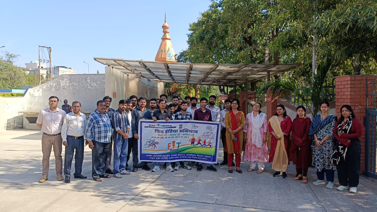HDRI_Lucknow's tweet photo. Under the aegis of Fit India Movement, CRIH Lucknow is promoting the concept of Cycle Friendly/Non-motorized campus. 
A foot-walking drive was conducted on 01st April within the closed wall campus of the institute in which the officers and staff participated. 
@ccrhindia @moayush https://t.co/QMquNfG3xw