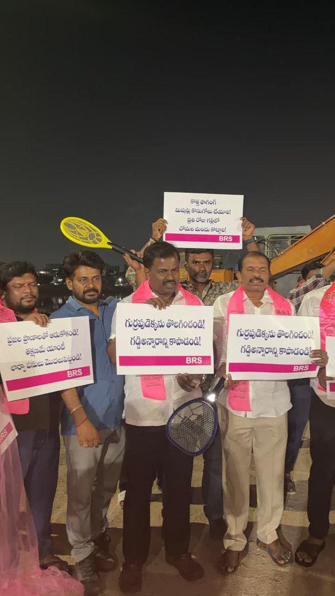 Pravenbhavani's tweet image. సరూర్‌నగర్ చెరువు నిర్లక్ష్యంపై గడ్డిఅన్నారం లో నిరసన 

మాజీ కార్పొరేటర్ భవాని ప్రవీణ్ కుమార్ ఆధ్వర్యంలో బిఆర్ఎస్ నాయకులు ఆందోళన పెరుగుతున్న దోమల బెడదపై ఆగ్రహం   వెంటనే చెరువు శుభ్రపరచాలని డిమాండ్.

#saroornagar #MosquitoFreeColony #CleanAndSafe #Gaddiannaram