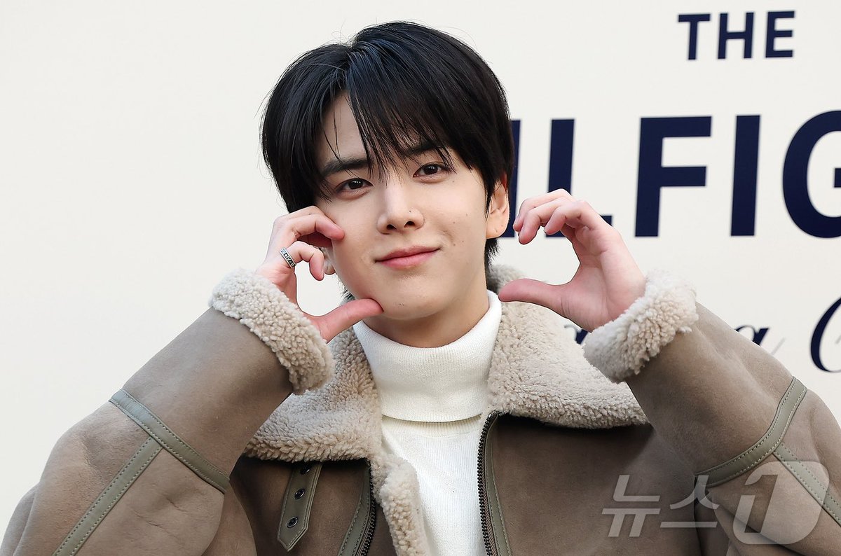[단독] 더보이즈 영훈 '바른연애 길잡이' 주연 합류…본격 연기 도전 naver.me/GVVblN9h

영훈은 새 드라마 '바른연애 길잡이'의 신재현 역할로 출연을 제안받고 논의 중이다.