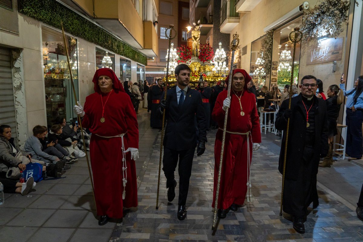 AytoCartagenaES's tweet photo. ✝️ La Magna Procesión del Santísimo Cristo del Prendimiento engalana el #MiércolesSanto en #Cartagena en la gran noche california.

La emoción es inmensa en el momento de la recogida, ya de madrugada, 🗣️ en el que el multitudinario público canta la Salva a la Madre de los Californios.

#SemanaSantaCartagena