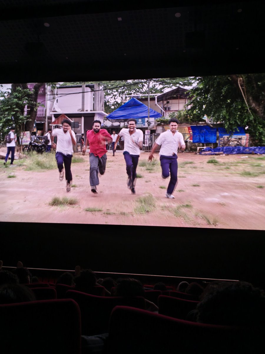 Jish9596's tweet photo. #Vaazha2
First half❤️📈
#hasheer and team❤️👌 https://t.co/ba3CZo6cAM