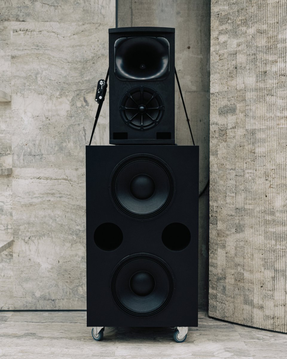 esfactory_tokyo's tweet photo. JIL SANDER 銀座で、RECORD KIOSK - JIL　SANDER SOUNDS PRESENTS CISCO RECORDSが開催されております。
90年代を象徴するレコードショップ「CISCO」が期間限定で復活しました。
詳しい情報は下記のリンクからご覧ください。

photo credit: Ian Lanterman

https://t.co/PCgUXmNtDh https://t.co/0K33z46clF