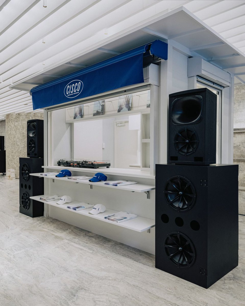 esfactory_tokyo's tweet photo. JIL SANDER 銀座で、RECORD KIOSK - JIL　SANDER SOUNDS PRESENTS CISCO RECORDSが開催されております。
90年代を象徴するレコードショップ「CISCO」が期間限定で復活しました。
詳しい情報は下記のリンクからご覧ください。

photo credit: Ian Lanterman

https://t.co/PCgUXmNtDh https://t.co/0K33z46clF