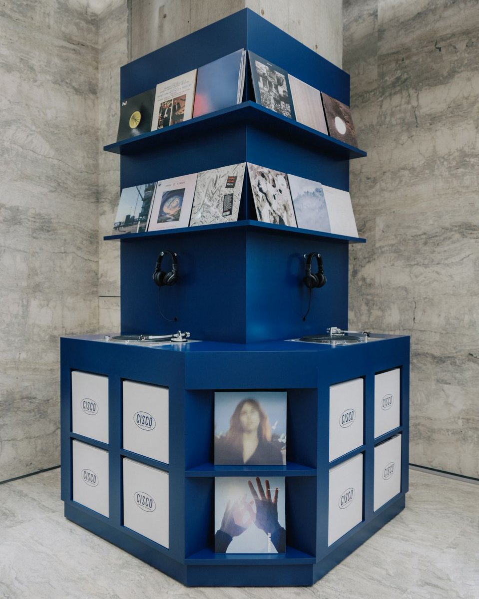 esfactory_tokyo's tweet photo. JIL SANDER 銀座で、RECORD KIOSK - JIL　SANDER SOUNDS PRESENTS CISCO RECORDSが開催されております。
90年代を象徴するレコードショップ「CISCO」が期間限定で復活しました。
詳しい情報は下記のリンクからご覧ください。

photo credit: Ian Lanterman

https://t.co/PCgUXmNtDh https://t.co/0K33z46clF