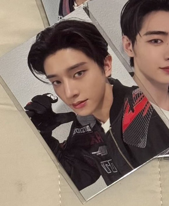 yoshlyjn's tweet photo. #enbuy adakah yang sell pc jake ini? hmu ya... 

.pict not mine https://t.co/mbHTFcR8p3
