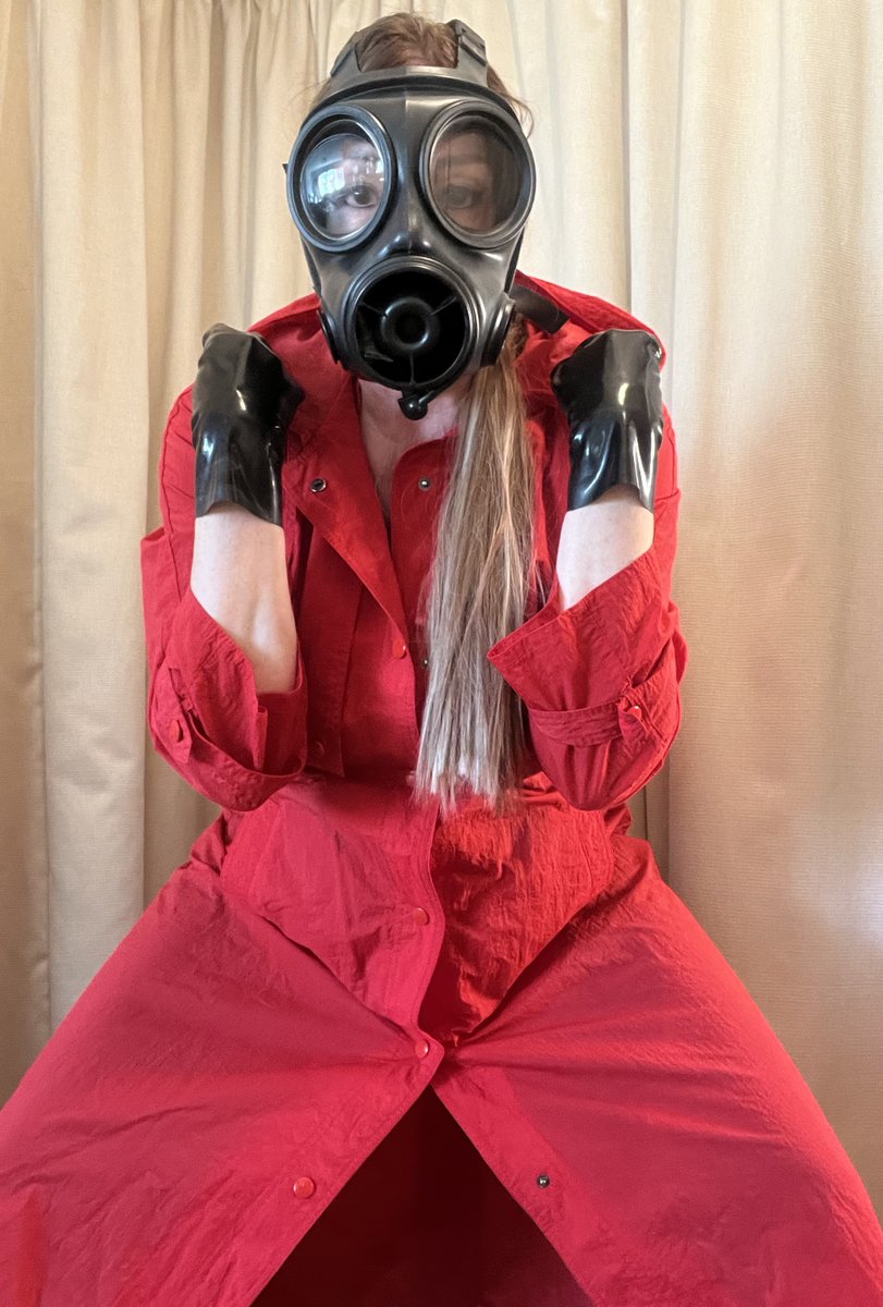 Kellieblue89827's tweet photo. https://t.co/6nc3v4SQbq #gasmask #gasmaskgirl #rubbermask #hose #pvc #pvcgloves #pvcboots #thighboots #catsuit #latex #supenders #redraincoat #vintagemac #raincoat #vintage #suspenders NEW NEW NEW Telegram https://t.co/HduzacSjqj Join my Channel #telegram #telegramchannel https://t.co/6ouhDi26Ls