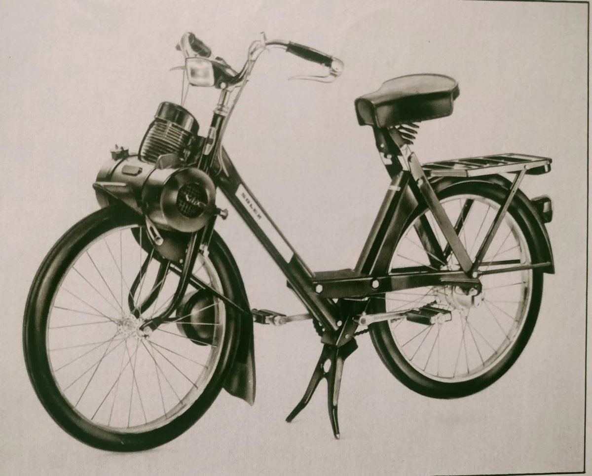 Il Vélosolex era l’essenza della mobilità semplice: leggero, essenziale, inconfondibile, con quel piccolo motore sulla ruota anteriore che lo ha reso un’icona per intere generazioni. Non aveva bisogno di esagerare: bastavano la sua linea sobria e quel fascino pratico tutto
