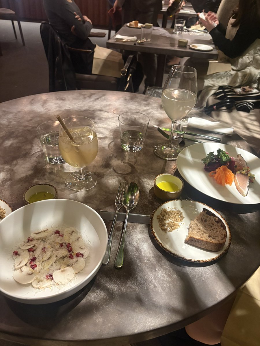 ssssho___'s tweet photo. おめでとう🥂🌸💖💞💞
表参道ランチ🍽️さいこうでした。 https://t.co/QIJSbEA8X3