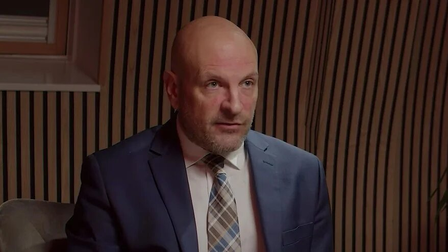 ABD’li yetkiliden kan donduran itiraf!

▪️Dışişleri Bakanlığı'ndaki görevinden istifa eden Josh Paul, 13 yaşındaki bir çocuğa yönelik tecavüzü belgeleyen çocuk hakları örgütü DCIP’nin nasıl hedef alındığını anlattı.

Süreç şu şekilde işledi: 

📌 Kudüs’teki bir hapishanede 13