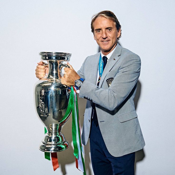 of_hanavittoria's tweet photo. 🇮🇹🥹 “Lasciare la Nazionale è stato un errore che non rifarei se potessi tornare indietro.” 

“Ho ancora un conto in sospeso come commissario tecnico dell'Italia: vincere il Mondiale.”

Roberto Mancini https://t.co/uWqdQnyrJD
