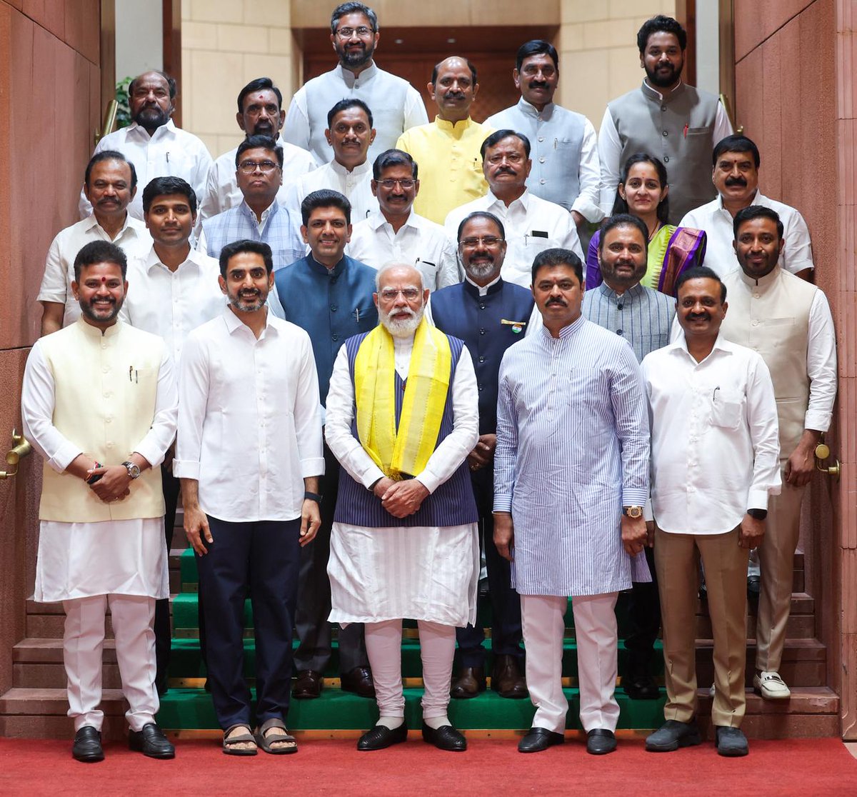 Swathireddytdp's tweet photo. అమరావతికి చట్టబద్ధత… కేంద్రం నిబద్ధత 🇮🇳🏛️

ఐదుకోట్ల ఆంధ్రప్రదేశ్ ప్రజల కల అయిన అమరావతికి చట్టబద్ధత కల్పించే బిల్లుకు పార్లమెంట్ ఆమోదం లభించడం చారిత్రాత్మకం. ఇచ్చిన మాటకు కట్టుబడి రాష్ట్ర అభివృద్ధికి అండగా నిలిచిన ప్రధానమంత్రి శ్రీ నరేంద్ర మోదీ గారికి హృదయపూర్వక ధన్యవాదాలు తెలిపారు మంత్రి నారా లోకేష్ గారు.

రాష్ట్ర భవిష్యత్తుకు దిశానిర్దేశం చేసే ఈ నిర్ణయం అమరావతిని ప్రపంచ స్థాయి రాజధానిగా తీర్చిదిద్దే మార్గాన్ని మరింత బలపరుస్తుంది. కూటమి ప్రభుత్వ సమన్వయం, నిబద్ధతకు ఇది నిదర్శనం.

అమరావతి అభివృద్ధి కోసం కట్టుబడి పనిచేస్తున్న నాయకత్వానికి అభినందనలు 👏
@naralokesh
@narendramodi
#Amaravati #AndhraPradesh #NaraLokesh #NarendraModi #CapitalOfAP #APDevelopment #TDP #NDA #AmaravatiCapital 🚀