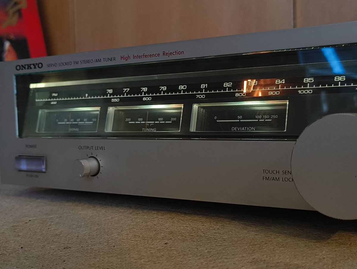 ONKYOlove817's tweet image. ONKYO(オンキヨー) Integra T-427R
1982年頃 49,800円

FM/AMチューナーです。個人的に、デザインはT-429Rと共にONKYOチューナー中最高峰だと思います。3つのメーターが下から照らされるのが本当に美しいです。

#ONKYO #オンキヨー
#Integra