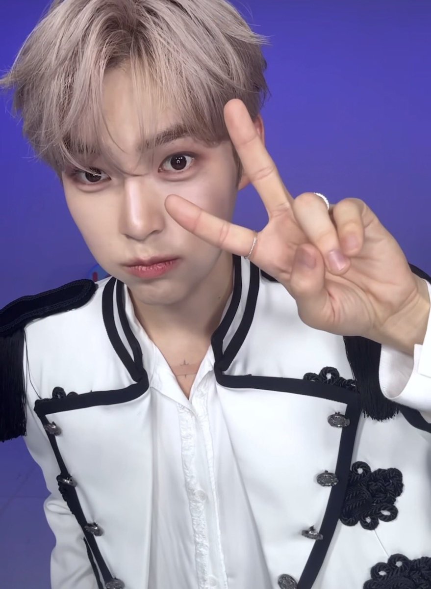 볼빵빵 성한빈 tweet media