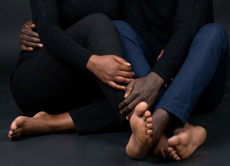 othuman_fact's tweet photo. Emotional responsibility (Uwajibikaji wa kihisia)

Hii ndiyo ngazi ya juu kabisa. Acha kutegemea mwenzi wako awe chanzo cha furaha yako kila siku.
Acha kumlaumu kwa maumivu yote uliyonayo.

Mtu asiye na akili ya hisia hutumia mahusiano kama sehemu ya kuficha majeraha yake. https://t.co/Mr0wgbRXvh