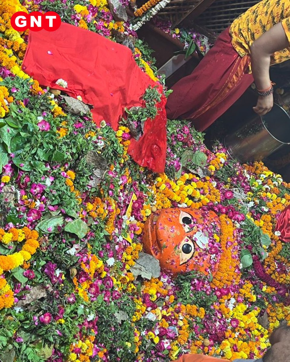 GoodNewsToday's tweet photo. प्रयागराज में बड़े हनुमान जी मंदिर के बाहर हनुमान जयंती के अवसर पर श्रद्धालुओं की लंबी लाइनें लगीं, भक्तों में दर्शन को लेकर जबरदस्त उत्साह देखा गया।

#HanumanJayanti #Prayagraj #BadeHanumanMandir #JaiHanuman #TempleDarshan #Bhakti #Devotion #ReligiousIndia

[ Hanuman Jayanti, Prayagraj, Bade Hanuman Mandir, jai Hanuman, Temple, Darshan, Bhakti, Devotion, Religious ]