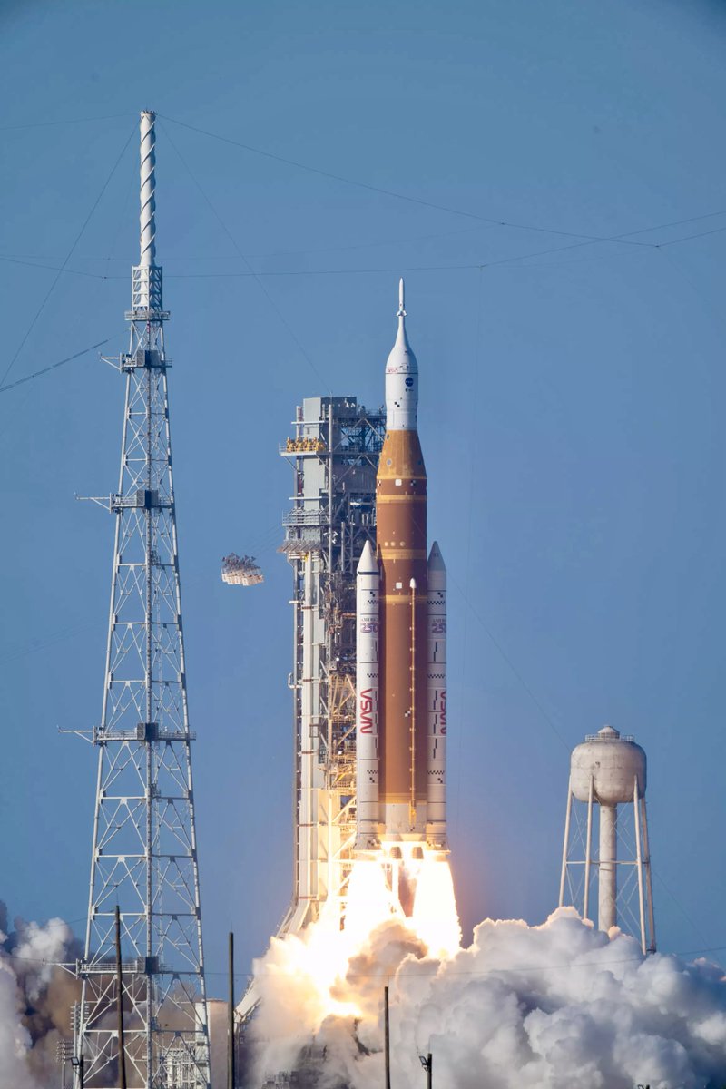 AirbusSpace's tweet photo. Artemis II has lifted off with @ESA's European Service Module (ESM) powering the first crewed lunar mission in over 50 years!
Read more: https://t.co/hqHNrZ5GWj

w/@esaspaceflight #Artemis https://t.co/bBE8iSUHgI