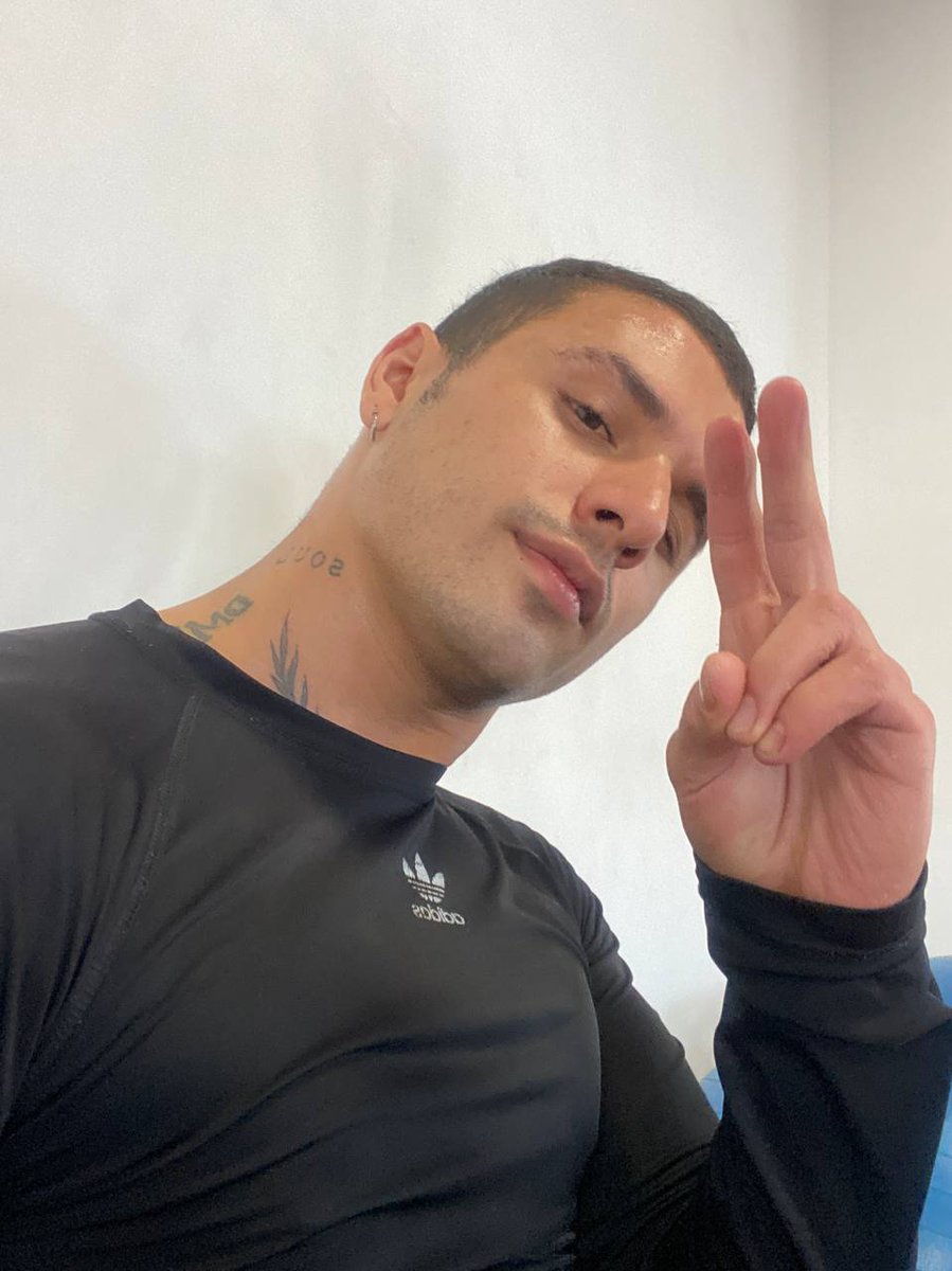 Freakyjaylen's tweet photo. I sweat a lot rn can you help me ? https://t.co/fpTnek2RFS