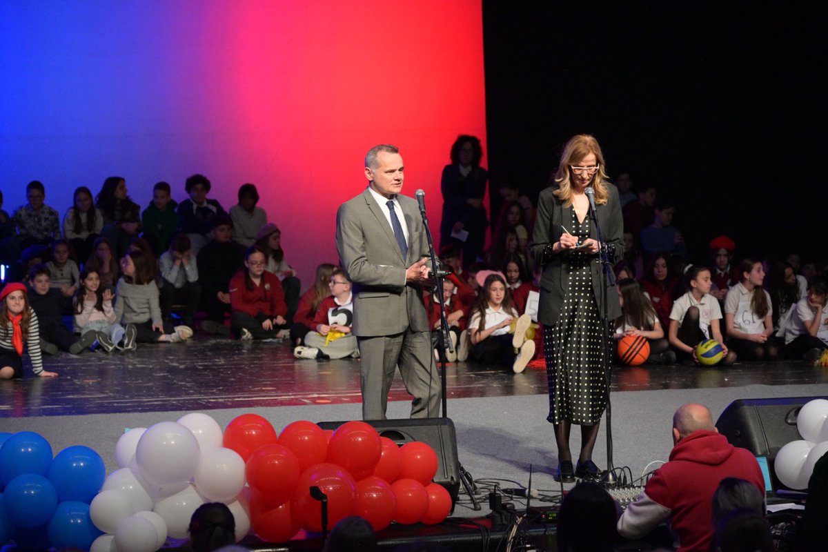 FranceMacedoine's tweet photo. Double célébration à #Bitola ! 🇫🇷🇲🇰 > 25 ans de l’Alliance française et 30 ans de présence consulaire avec le maire T. Konjanovski.
Hommage à l'engagement de Kaliopa Krivasija-Stilinovikj et Caroline Potelle Zlatevska pour le rayonnement de la Francophonie ! ✨ https://t.co/mTekoFQ2Qr