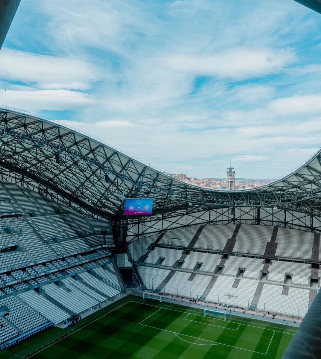 Govedeck's tweet photo. Stade Vélodrome has a capacity of 67,394.
That's a magical crowd enough to win titles year in year out .
The process is coming @OM_Officiel https://t.co/v6Y2ogrnJn